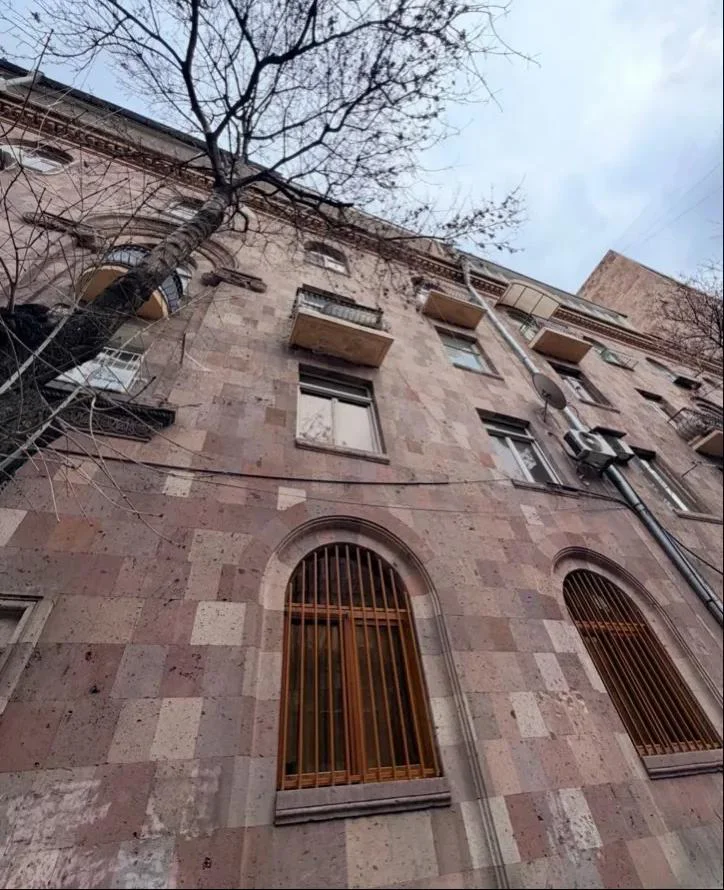 4-комнатная квартира на улице Вардананца в центре, 95 кв.м, 2 ванные, высокие потолки