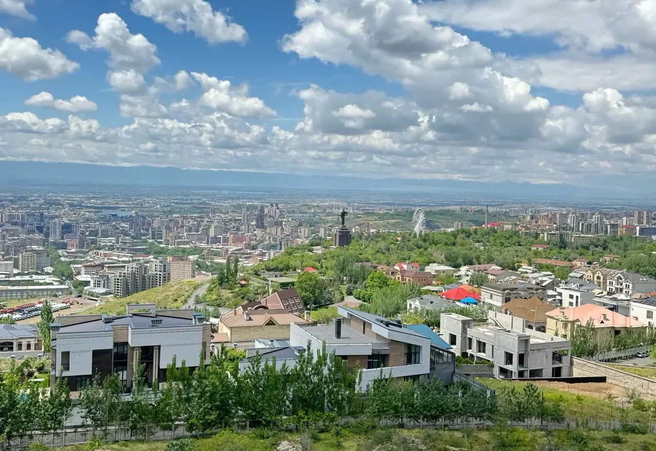 3 սենյականոց բնակարան նորակառույց շենքում Կարապետ Ուլնեցու փողոցում Քանաքեռ-Զեյթունում, 69 քմ