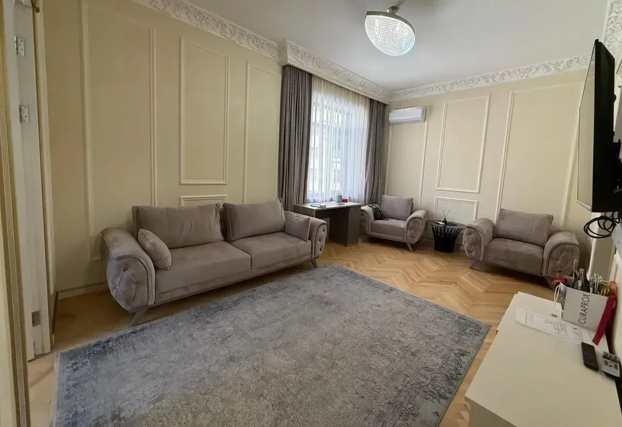 2-комнатная квартира на улице Терян в центре, 55 кв.м, высокие потолки, каменный дом