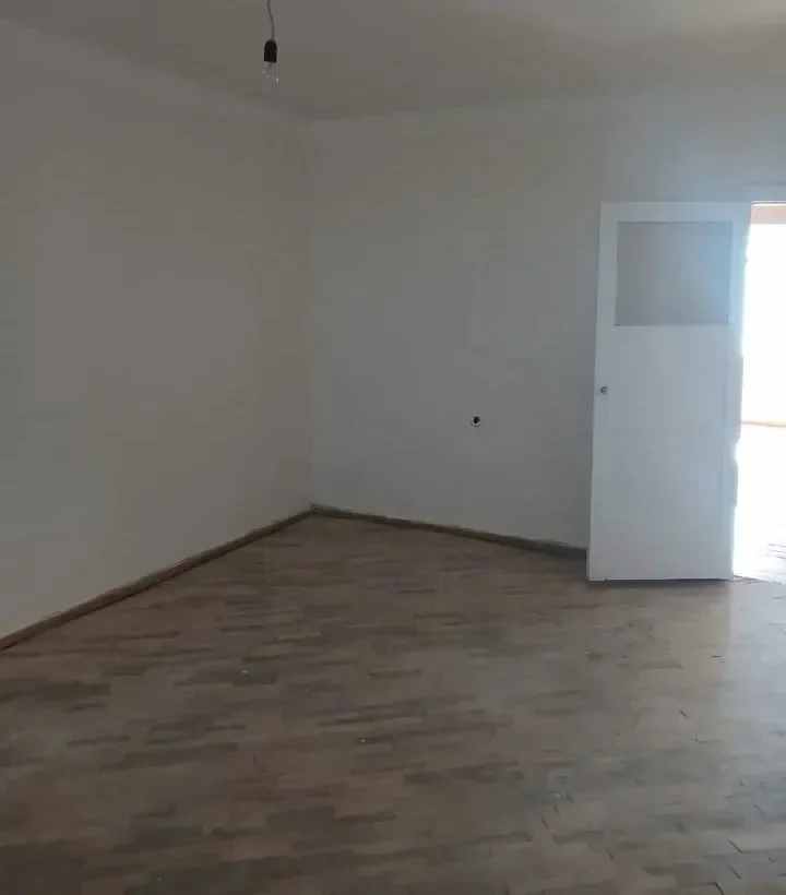 3-Bedroom Apartment on Alaverdyan Street in Vanadzor, 80 sq.m, 3rd/5th Floor, High Ceilings, Stone Building