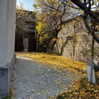Երեք հարկանի քարե տուն 24-րդ փողոցում Ջրվեժում, 220 քմ, 550 քմ հողի վրա, 3+ սանհանգույց