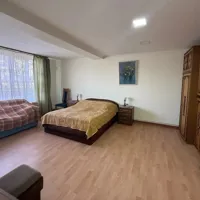 Երեք հարկանի քարե տուն 24-րդ փողոցում Ջրվեժում, 220 քմ, 550 քմ հողի վրա, 3+ սանհանգույց