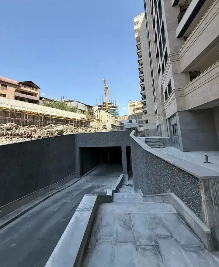 2 սենյականոց բնակարան նորակառույց շենքում Աղբյուր Սերոբի փողոցում կենտրոնում, 46 քմ, 8/14 հարկ