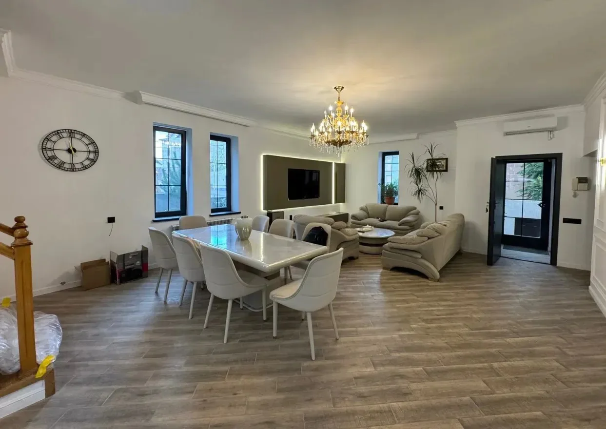 3-bedroom apartment in a new building on Leonid Azgaldyan Street in the center, 120 sqm, 4th/6th floor
