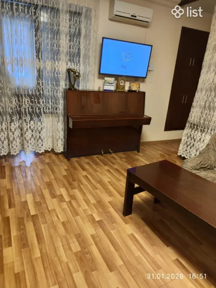 2 սենյականոց բնակարան Լենինգրադյան փողոցում Աջափնյակում, 45 քմ, 2/5 հարկ, քարե շենք