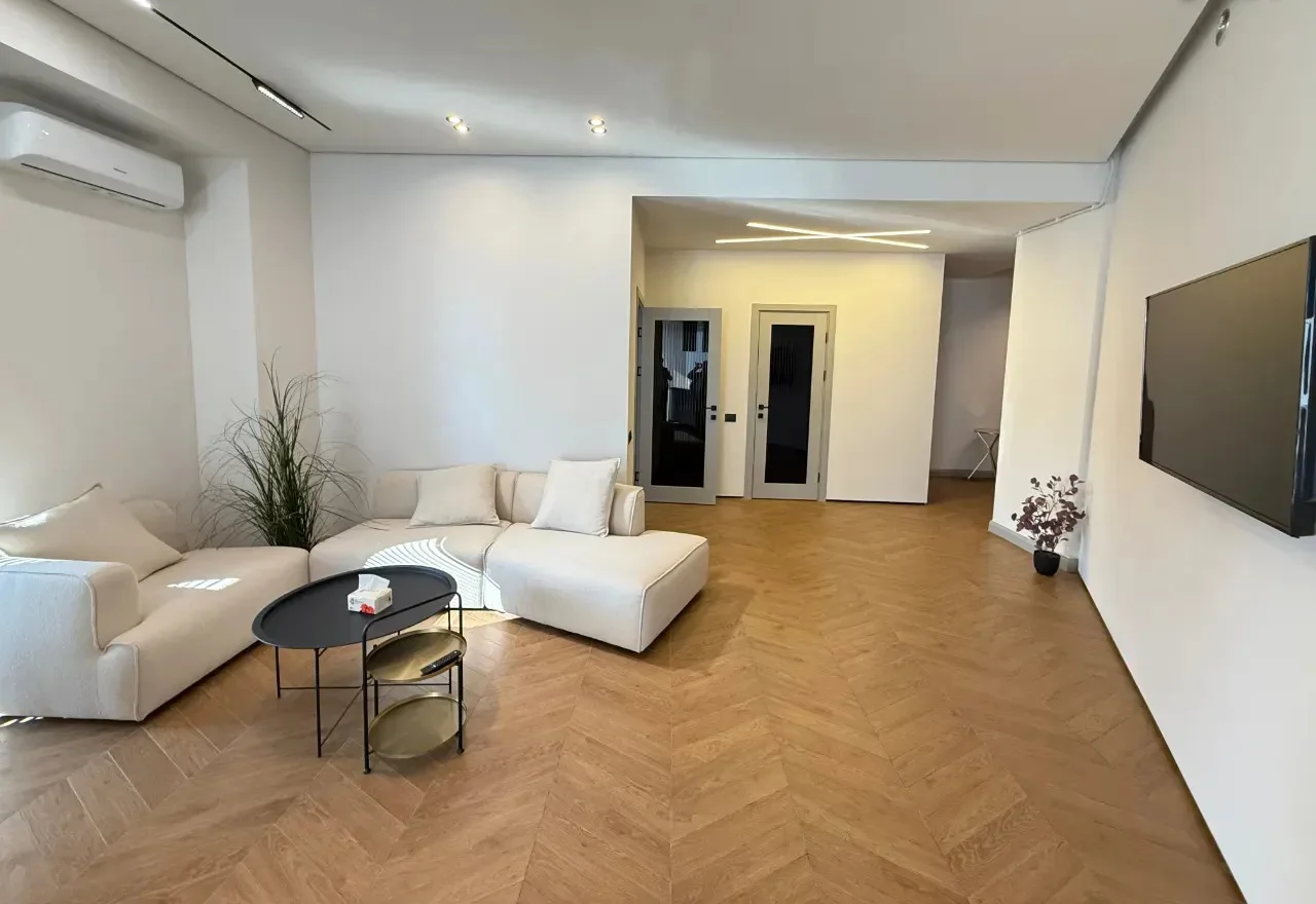 2-bedroom apartment in a new building on Upper Forest Street in the center, 60 sqm, 2/5 floor