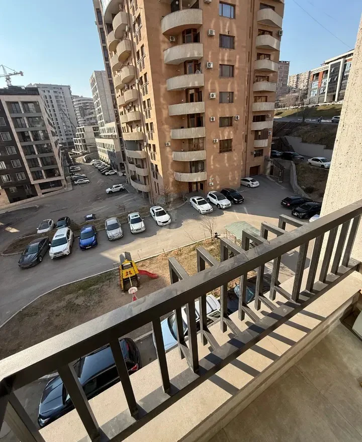 2-bedroom apartment in a new building on Upper Forest Street in the center, 60 sqm, 2/5 floor