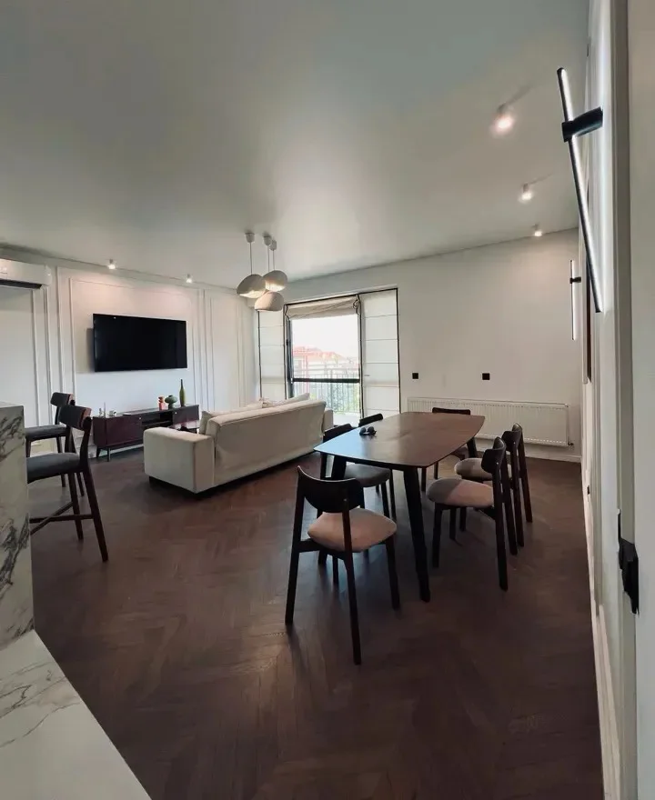 4-bedroom apartment in a new building on Arami Street in the center, 120 sqm, stone building