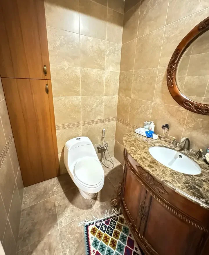 5 սենյականոց բնակարան նորակառույց շենքում, Azatutyan avenue կենտրոնում, 250 քմ, նախավերջին հարկ