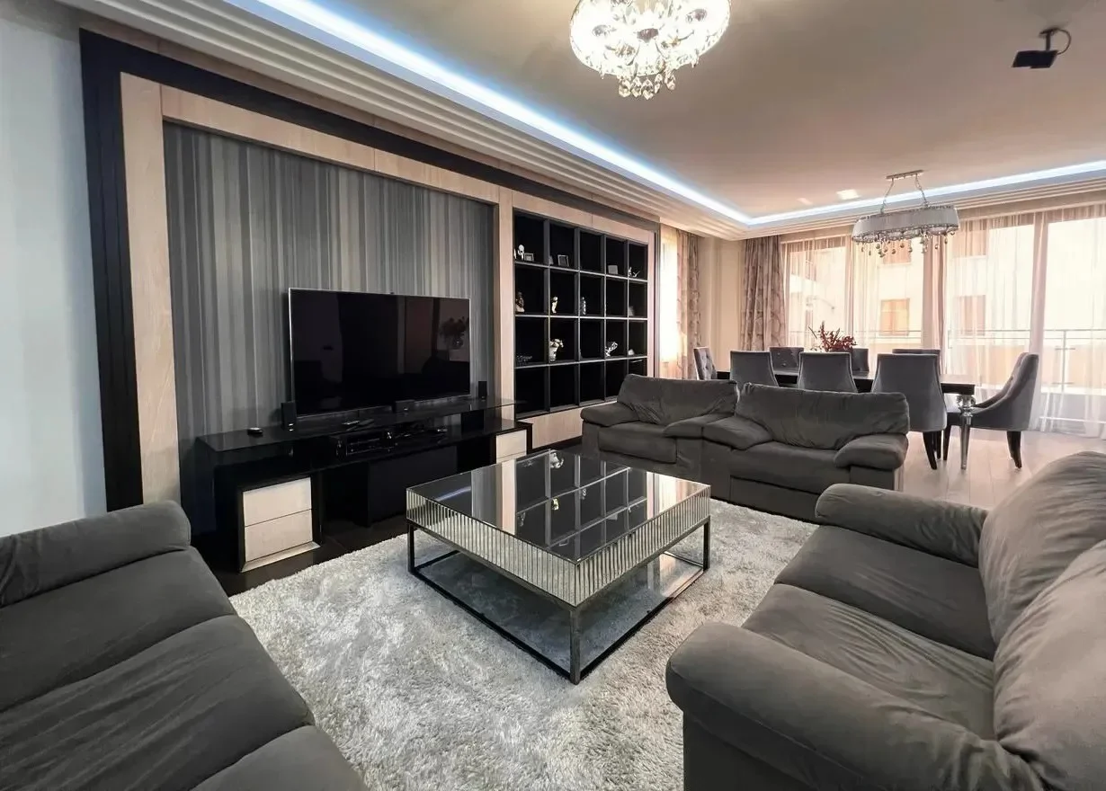 Spacious 4-bedroom apartment in a new building on Sayat-Nova Street in the center, 210 sqm