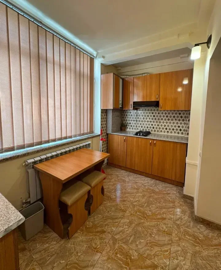 2 սենյականոց բնակարան Կոմիտասի պողոտայում Արաբկիրում, 50 քմ, նախավերջին հարկ, քարե շենք