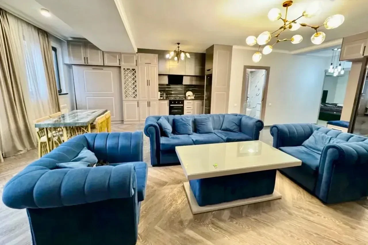 2-bedroom apartment on Saryan Street in the center, 75 sq m, 3rd floor of 9-story building, high ceilings