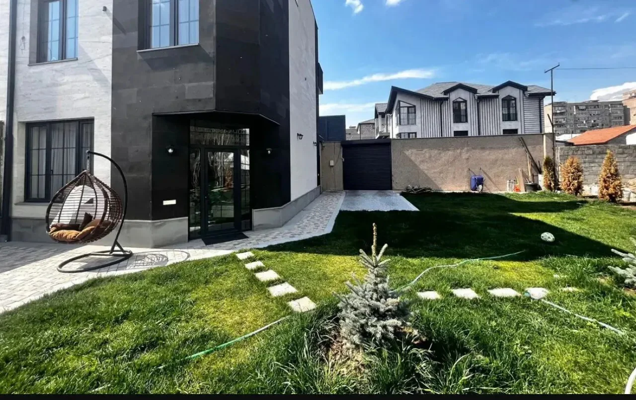 Երկու հարկանի տուն Դավթաշեն 3-րդ թաղամասում Դավթաշենում, 165 քմ, 400 քմ հողի վրա, 2 սանհանգույց