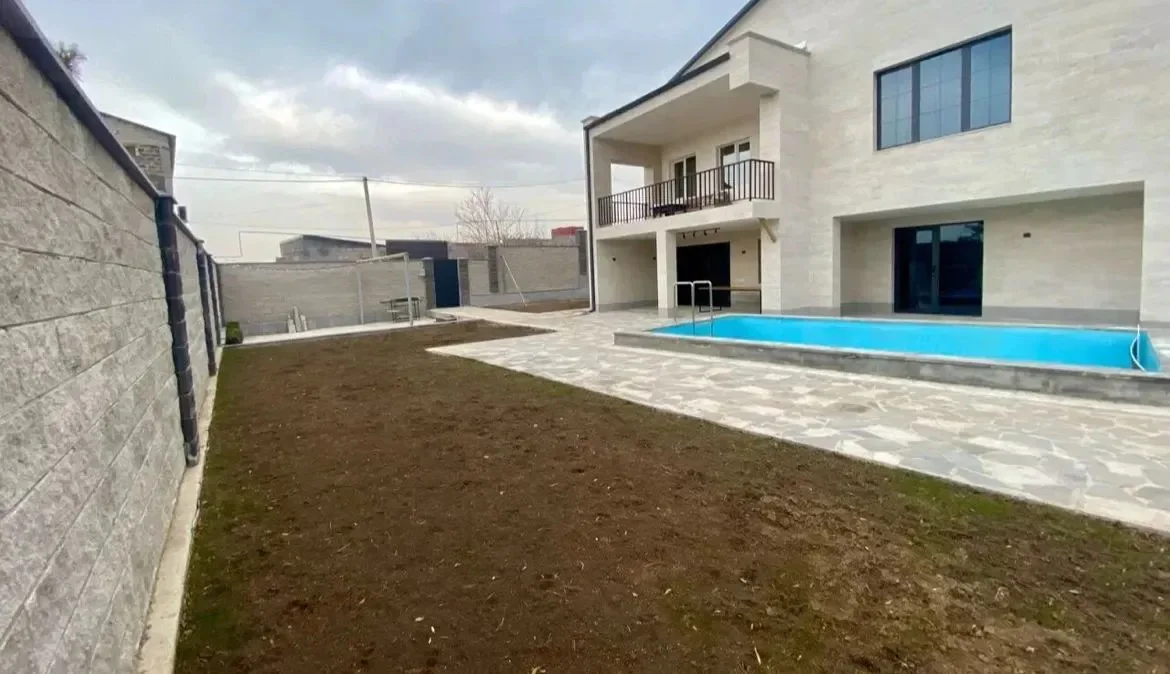 Two-story house on Davit Bek street in Erebuni, 400 sqm, on 1000 sqm of land, 3+ bathrooms
