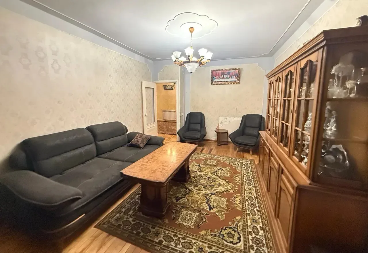 4 սենյականոց բնակարան Ավանեսովի փողոց, 3-րդ նրբանցքում Էրեբունիում, 85 քմ, 1/5 հարկ, քարե շենք