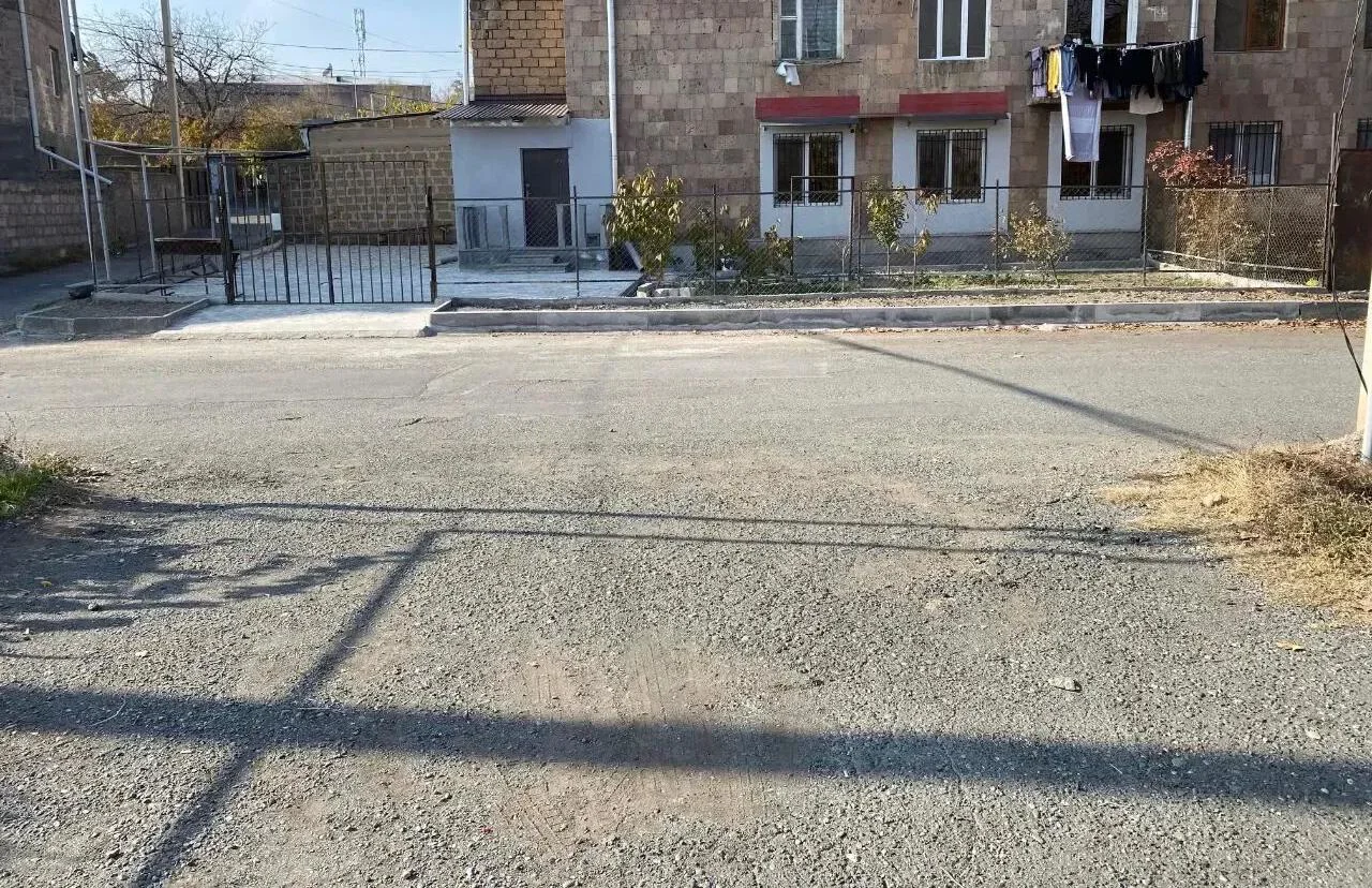 3-bedroom apartment on Aghvan Stepanyan Street, 72 sq m, 1st/4th floor, fully renovated, stone building