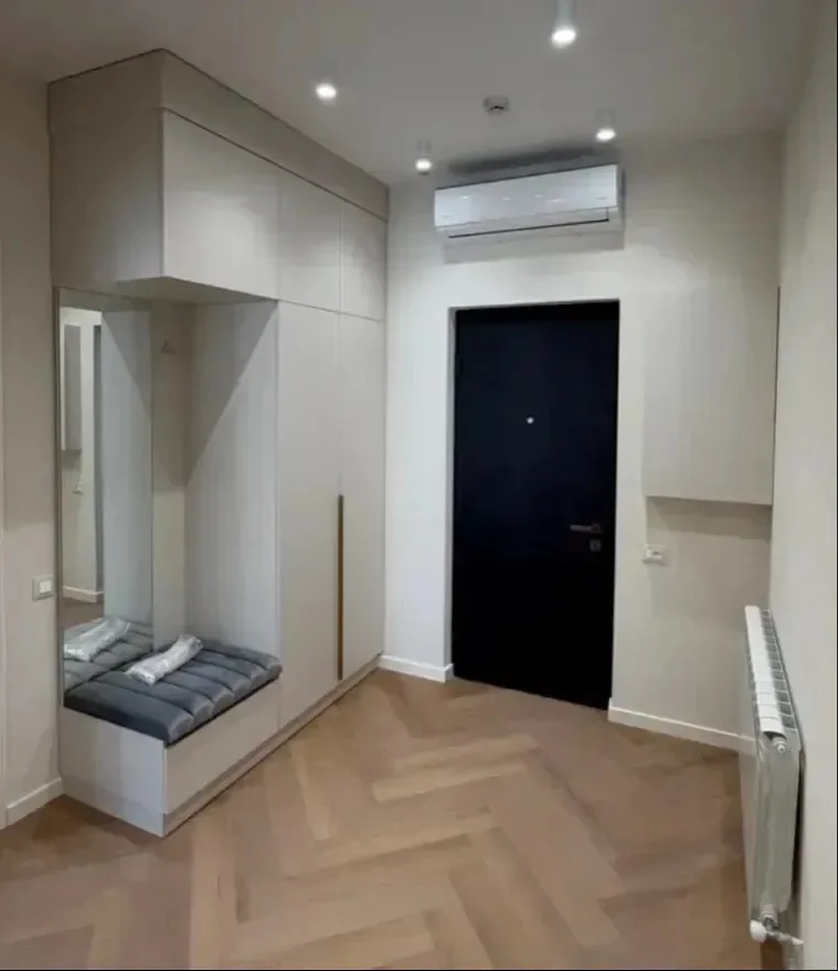 2-Bedroom Apartment on Mashtots Avenue in the Center, 80 sqm, 4th Floor of 9-Story Building, Stone Building