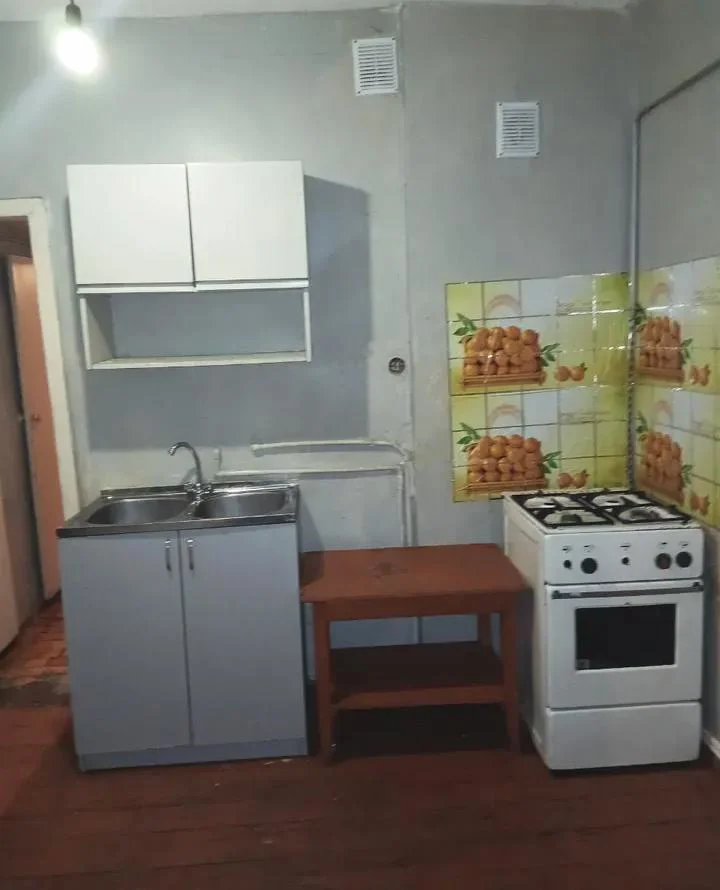 2-Bedroom Apartment on Shinarayin Street in Vanadzor, 58 sqm, 3rd Floor of 5-Story Stone Building