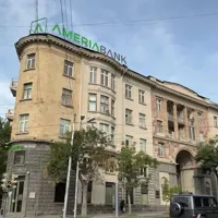 2 սենյականոց բնակարան Մոսկովյան փողոցում կենտրոնում, 55 քմ, 2/5 հարկ, բարձր առաստաղներ, քարե շենք