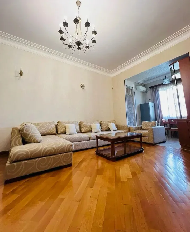 3-bedroom apartment on Tumanyan Street in the center, 80 sqm, penultimate floor, stone building