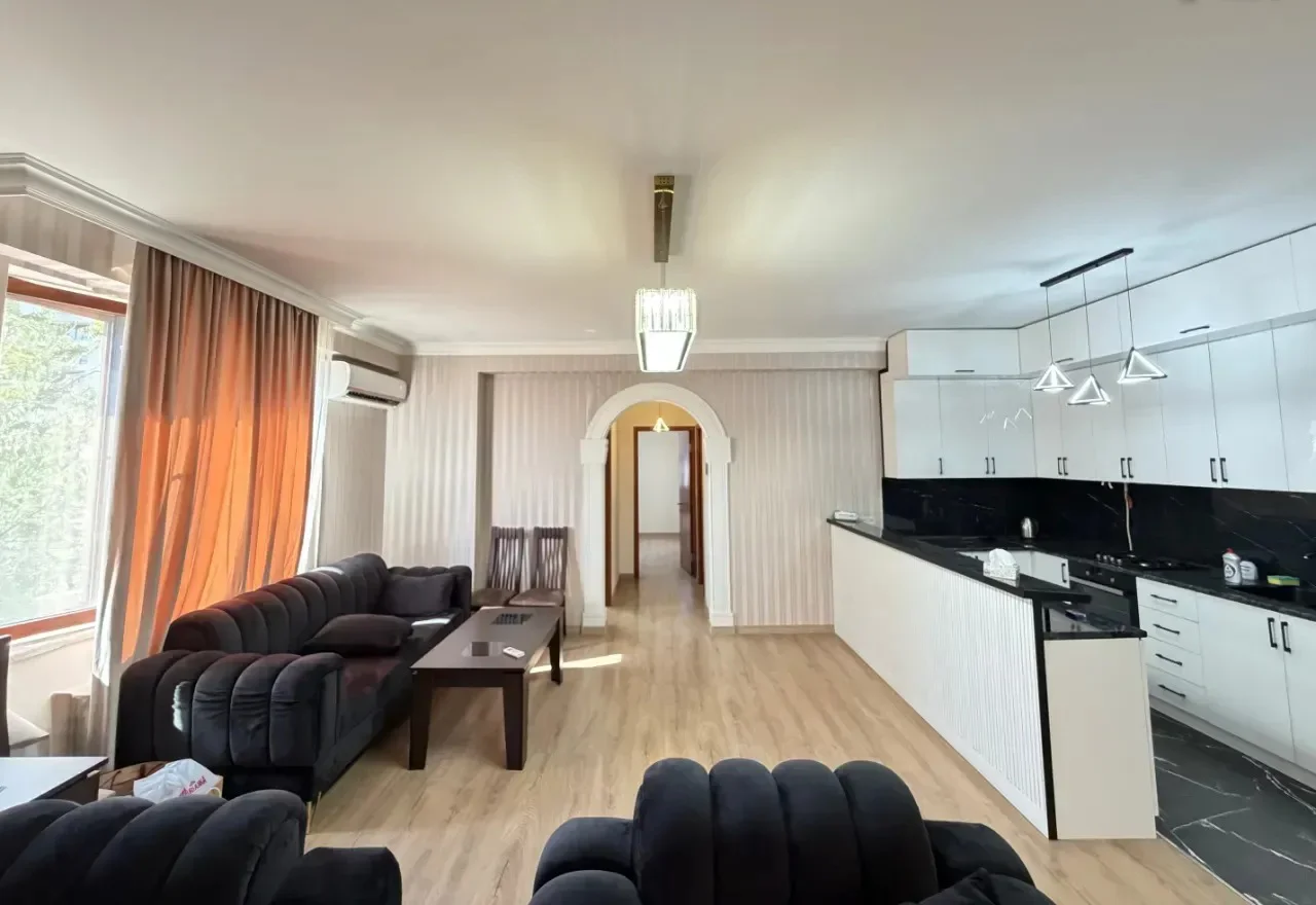 3-Bedroom Apartment in New Building on Upper Forest Street in Center, 90 sqm, 1/8 Floor