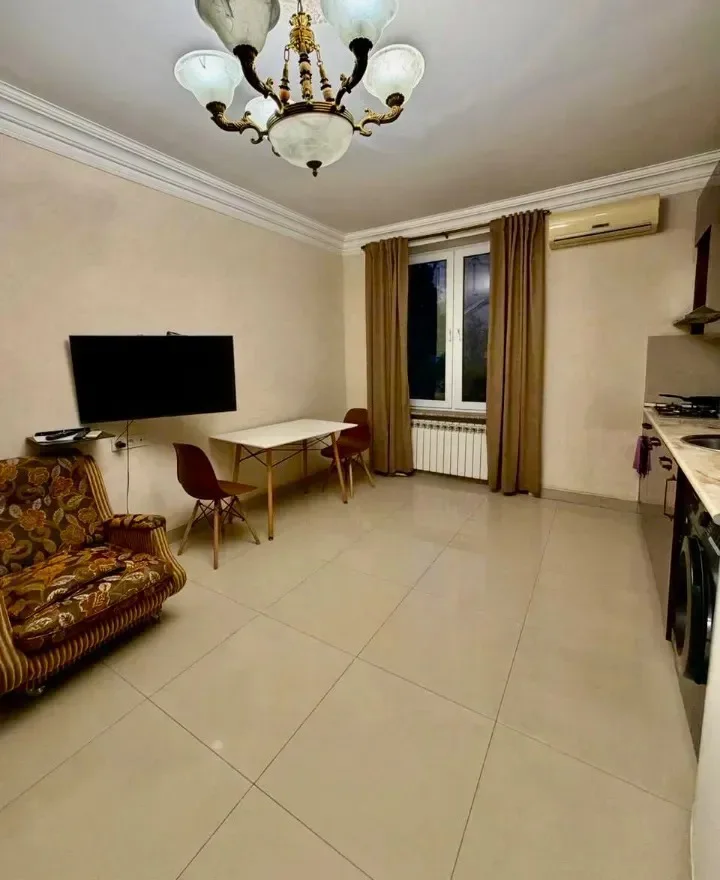 2-bedroom apartment on Aboyan Street in the center, 50 sqm, 2nd floor of 5-story building, high ceilings, stone building