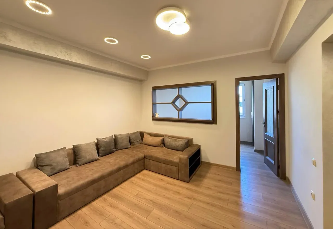 2-bedroom apartment on Eznik Koghbatsi Street in the center, 45 sqm, stone building