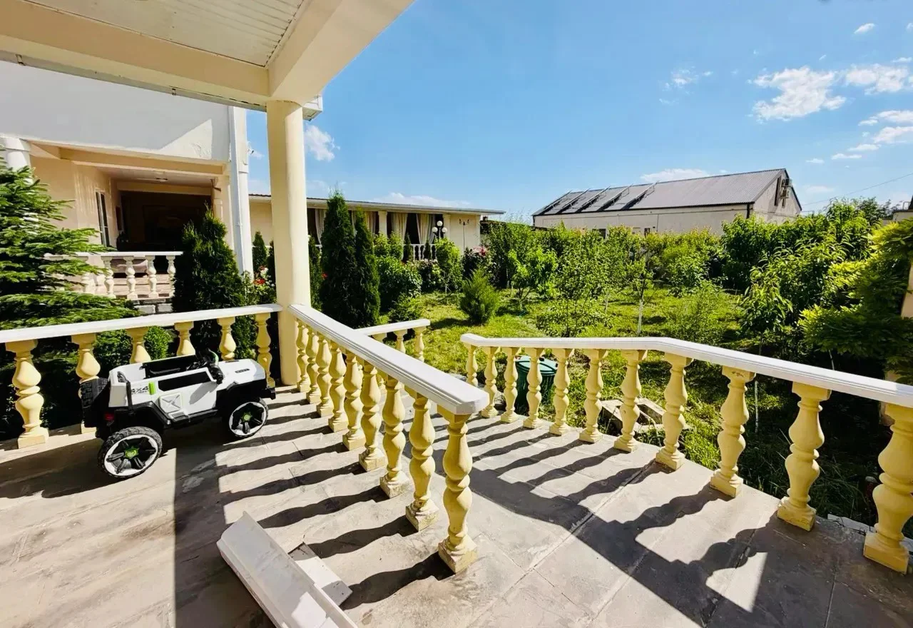 Two-story stone house on 9th Street in Arzni, 670 sqm, on 1000 sqm of land, 3+ bathrooms