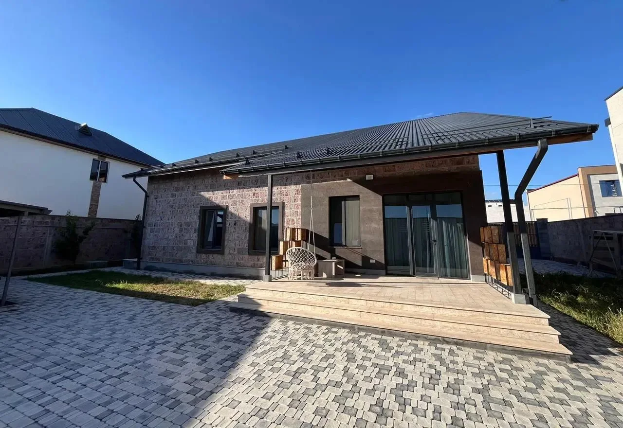 Single-story house on Mush 4th Street in Kasakh, 180 sq m, on 150 sq m of land, 2 bathrooms
