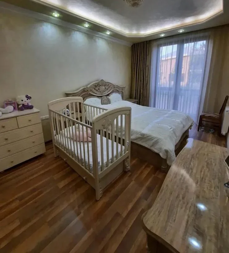 3 սենյականոց բնակարան նորակառույց շենքում Վերին Անտառային փողոցում կենտրոնում, 118 քմ, 3/6 հարկ