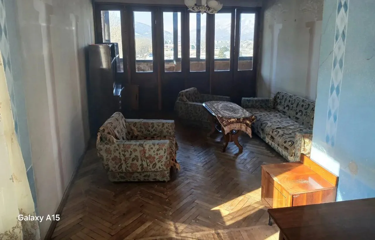 4 սենյականոց բնակարան Վանաձորում, 68 քմ, 3/5 հարկ, քարե շենք