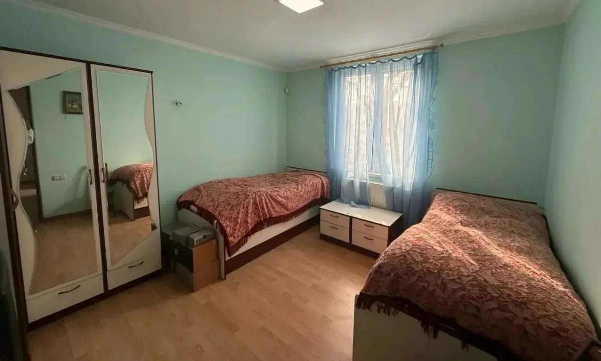 Երեք հարկանի քարե տուն Այգեգործական 5-րդ փողոցում Ջրվեժում, 200 քմ, 550 քմ հողի վրա, 3+ սանհանգույց