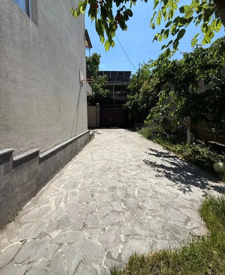 Երեք հարկանի քարե տուն Այգեգործական 5-րդ փողոցում Ջրվեժում, 200 քմ, 550 քմ հողի վրա, 3+ սանհանգույց