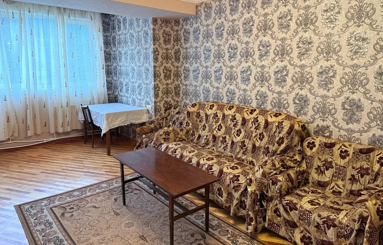 2-Bedroom Apartment on Batoumi Street in Vanadzor, 72 sqm, 1/5 Floor, High Ceilings, Stone Building