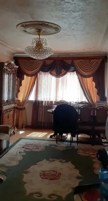 2 սենյականոց բնակարան Ախուրյանի խճուղիում Գյումրիում, 58 քմ, 2/4 հարկ, բարձր առաստաղներ, քարե շենք
