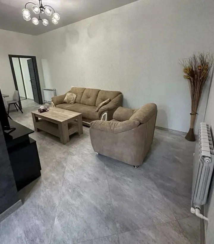 2 սենյականոց բնակարան, Մեծամոր Արմավիրում, 50 քմ, 1/5 հարկ, բարձր առաստաղներ, քարե շենք