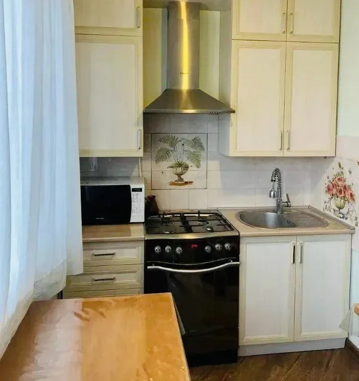 2-bedroom apartment on Barbyusi Street in Arabkir, 54 sq m, 6/9 floor, stone building
